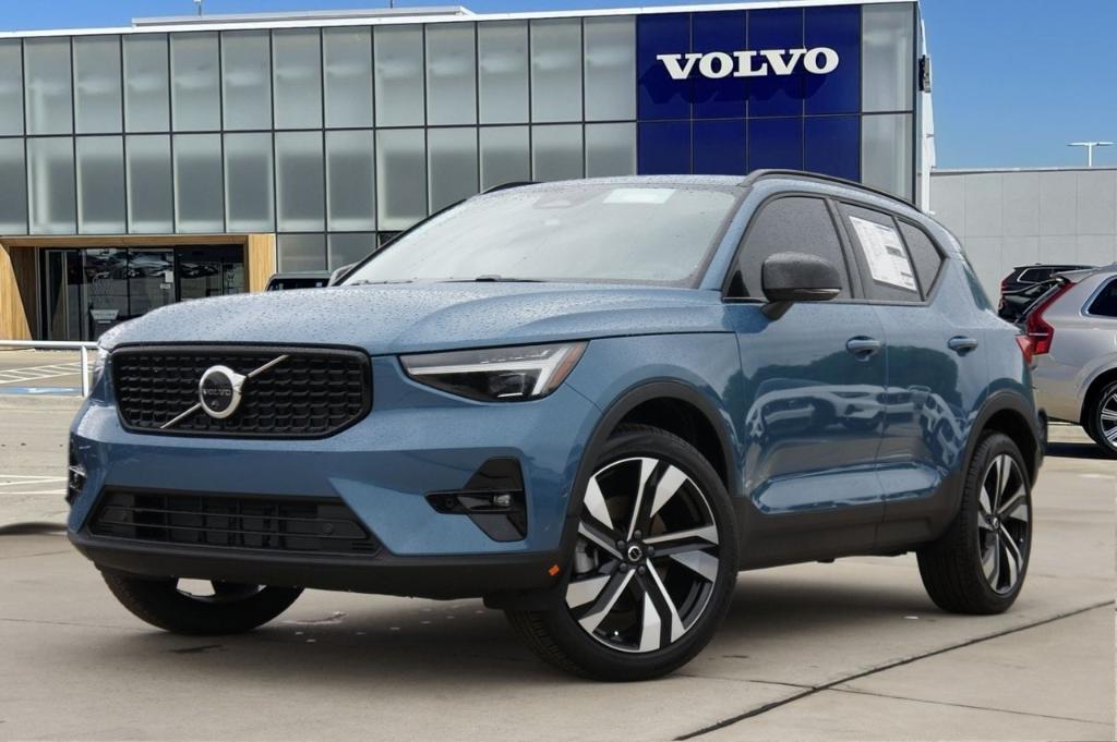 new 2024 Volvo XC40 car, priced at $47,936