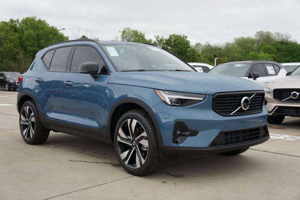 new 2024 Volvo XC40 car, priced at $45,896