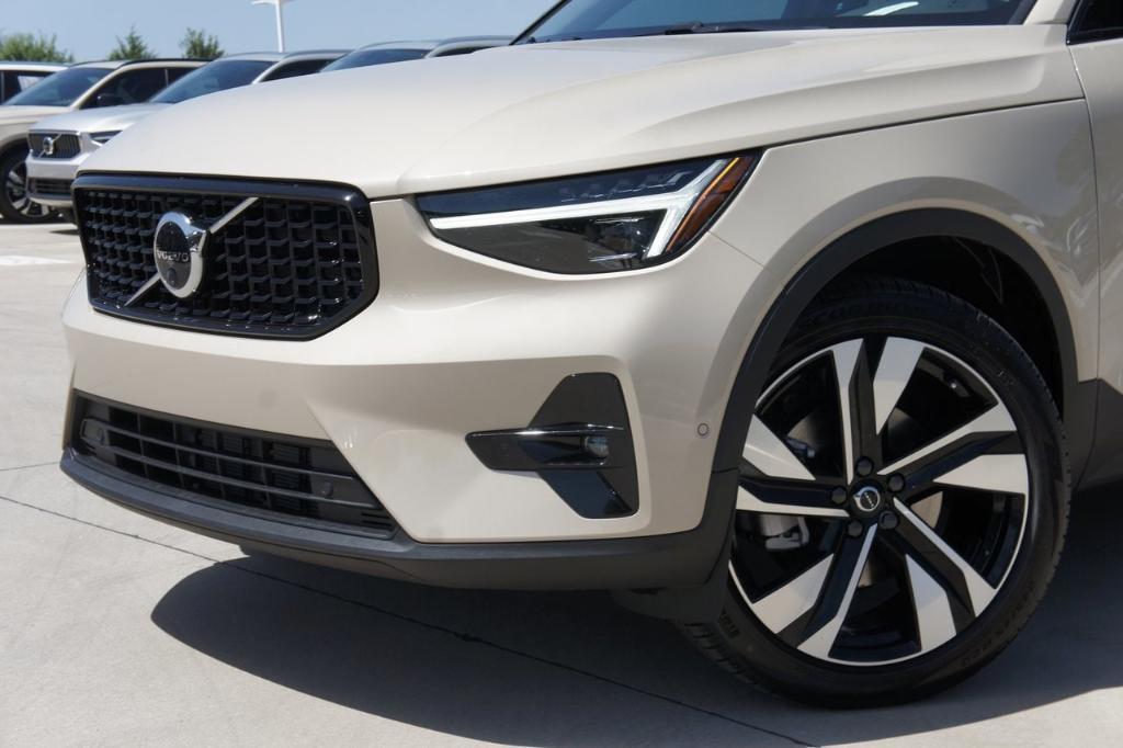 new 2025 Volvo XC40 car, priced at $51,585