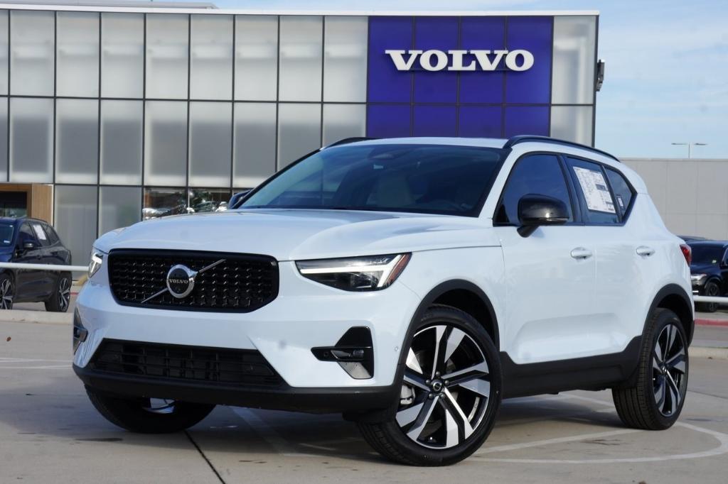 new 2024 Volvo XC40 car, priced at $47,120