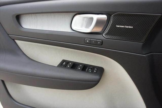 new 2025 Volvo XC40 car, priced at $51,785
