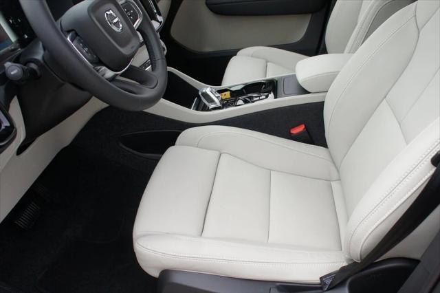 new 2025 Volvo XC40 car, priced at $51,785