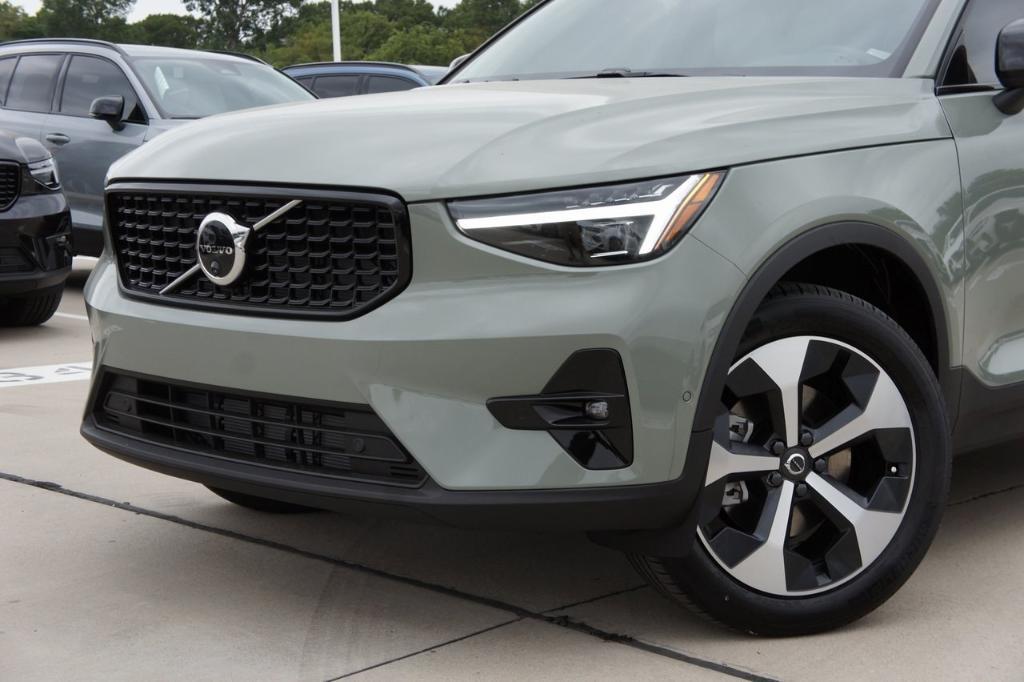 new 2025 Volvo XC40 car, priced at $47,315