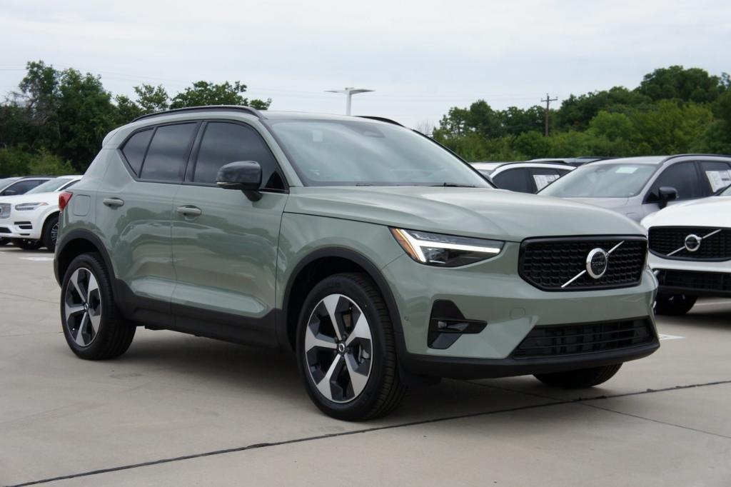 new 2025 Volvo XC40 car, priced at $47,315