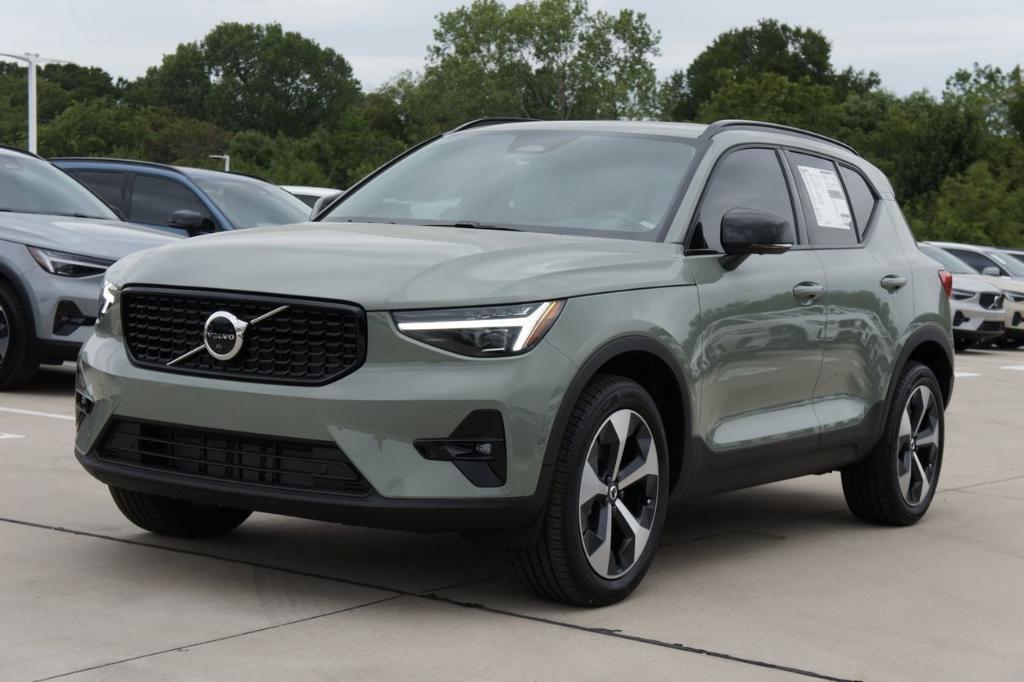 new 2025 Volvo XC40 car, priced at $47,315