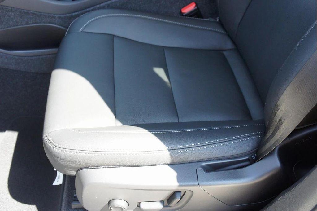new 2025 Volvo XC40 car, priced at $46,035