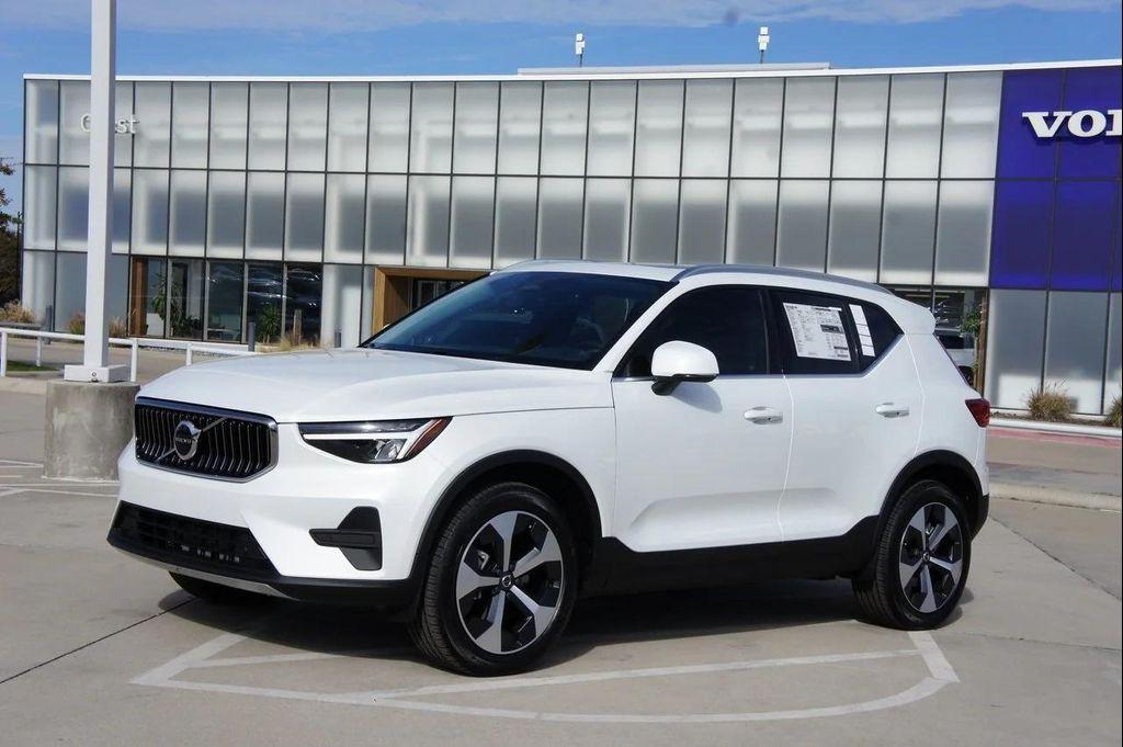new 2025 Volvo XC40 car, priced at $45,485