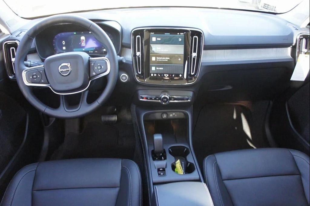 new 2025 Volvo XC40 car, priced at $45,485