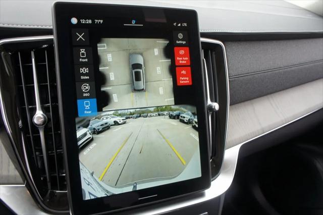 new 2025 Volvo XC90 Plug-In Hybrid car, priced at $82,405