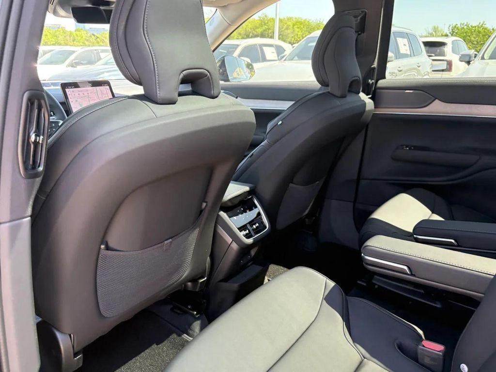 new 2025 Volvo EX90 car, priced at $86,250