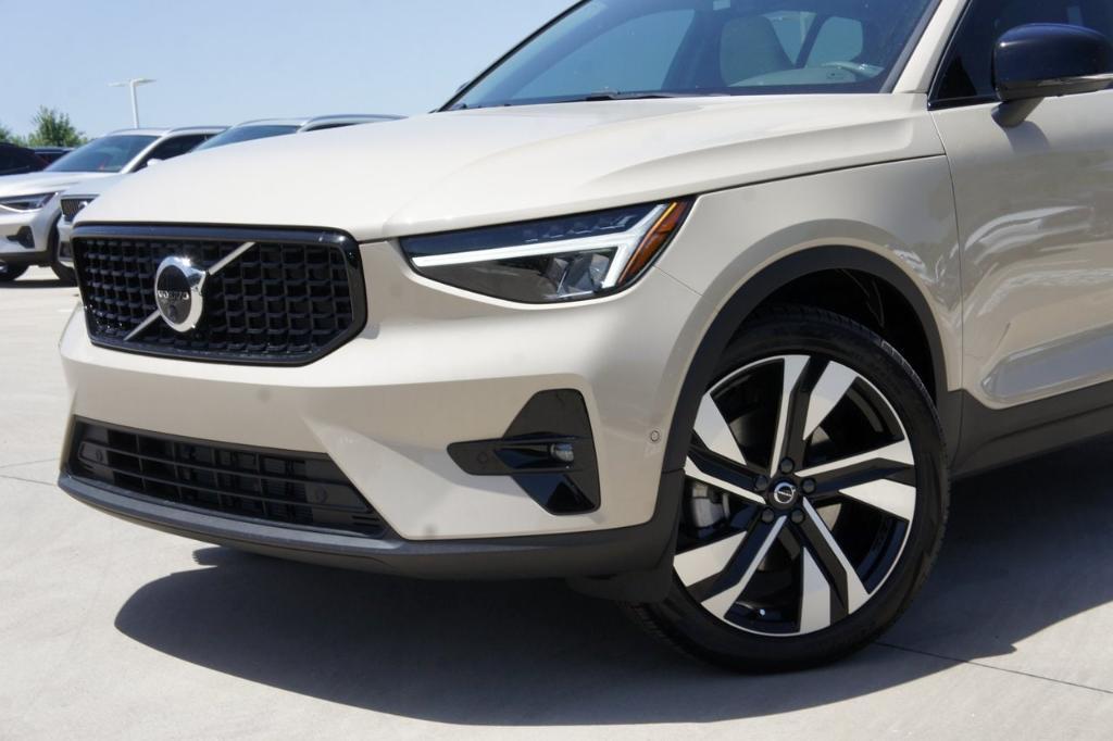 new 2025 Volvo XC40 car, priced at $49,240