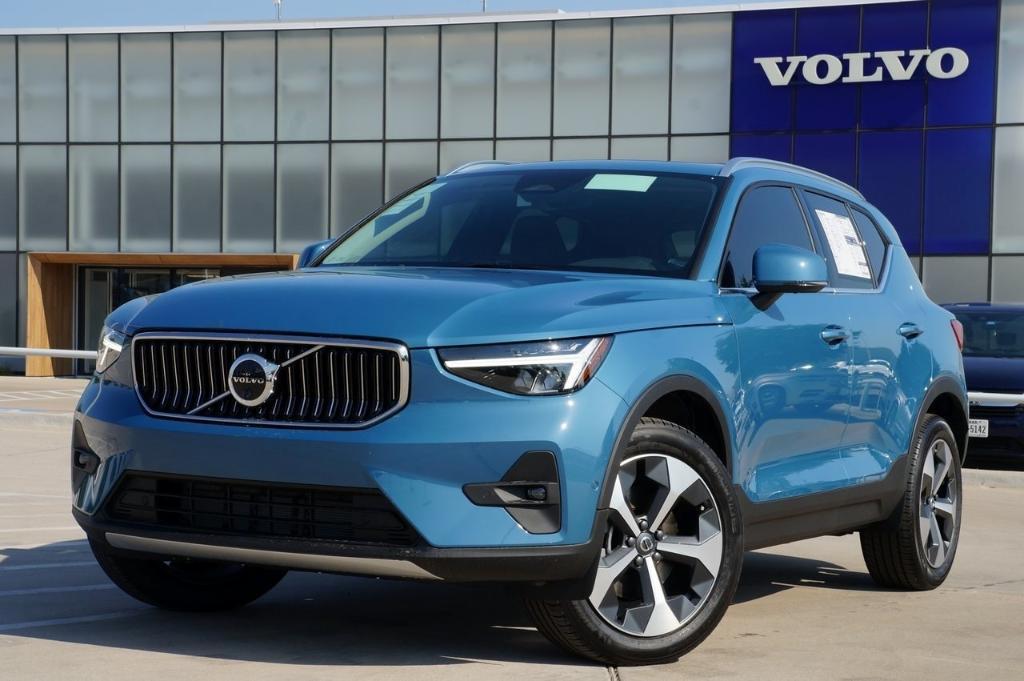 new 2024 Volvo XC40 car, priced at $45,295