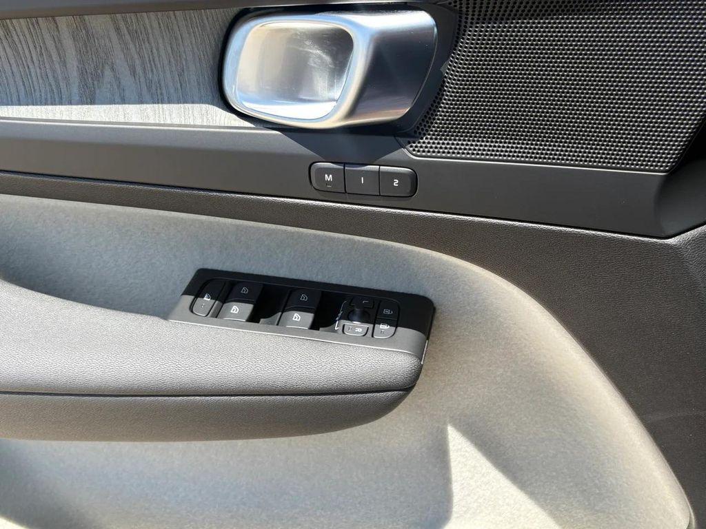 new 2025 Volvo XC40 car, priced at $48,910