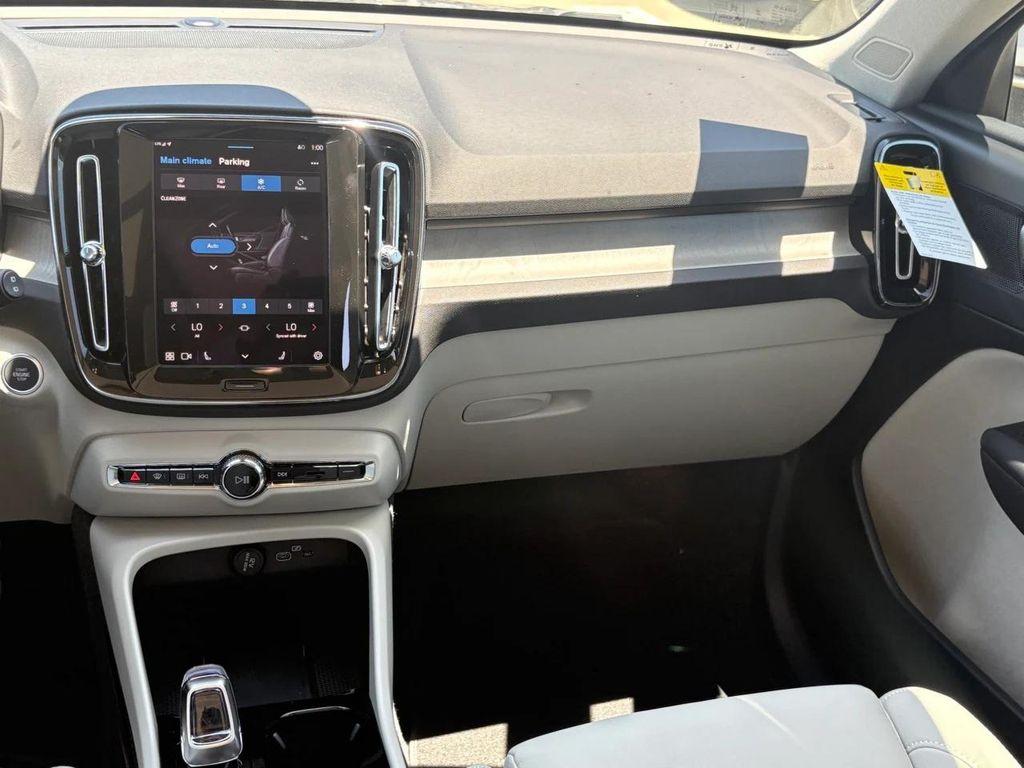 new 2025 Volvo XC40 car, priced at $48,910