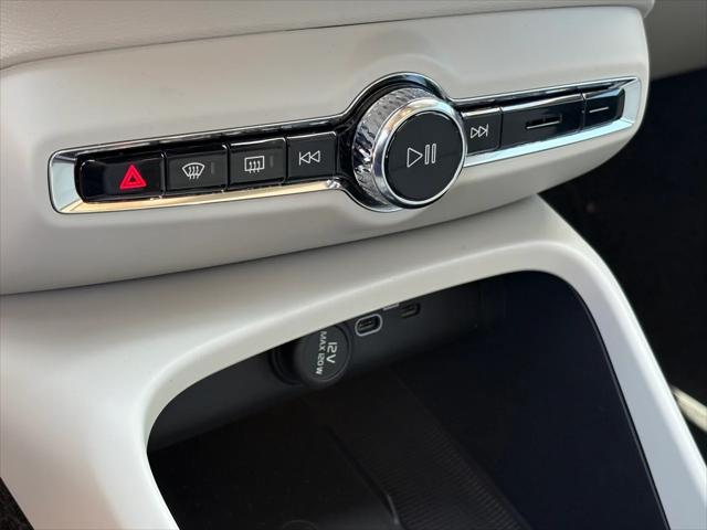 new 2025 Volvo XC40 car, priced at $48,910