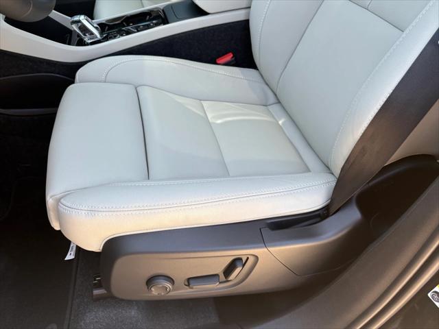 new 2025 Volvo XC40 car, priced at $48,910