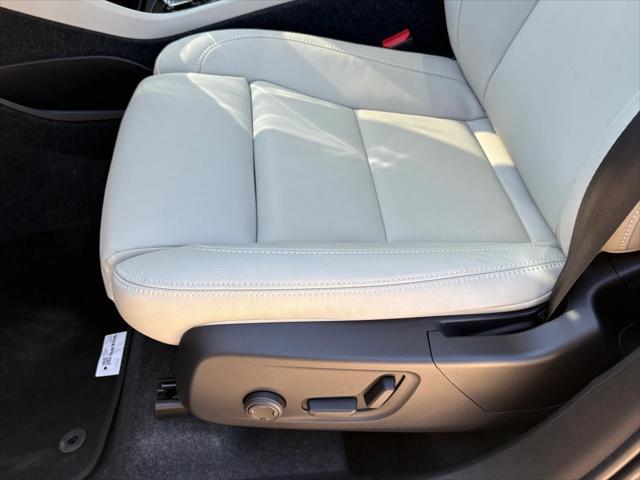 new 2025 Volvo XC40 car, priced at $51,015