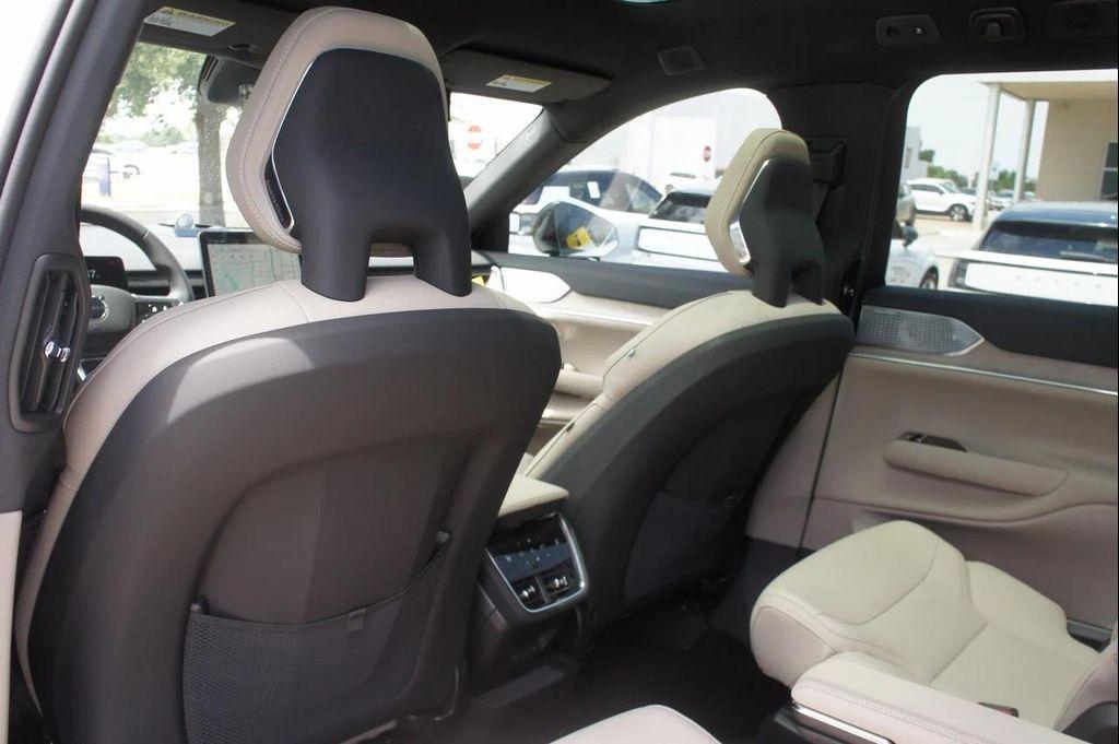 new 2025 Volvo EX90 car, priced at $100,270