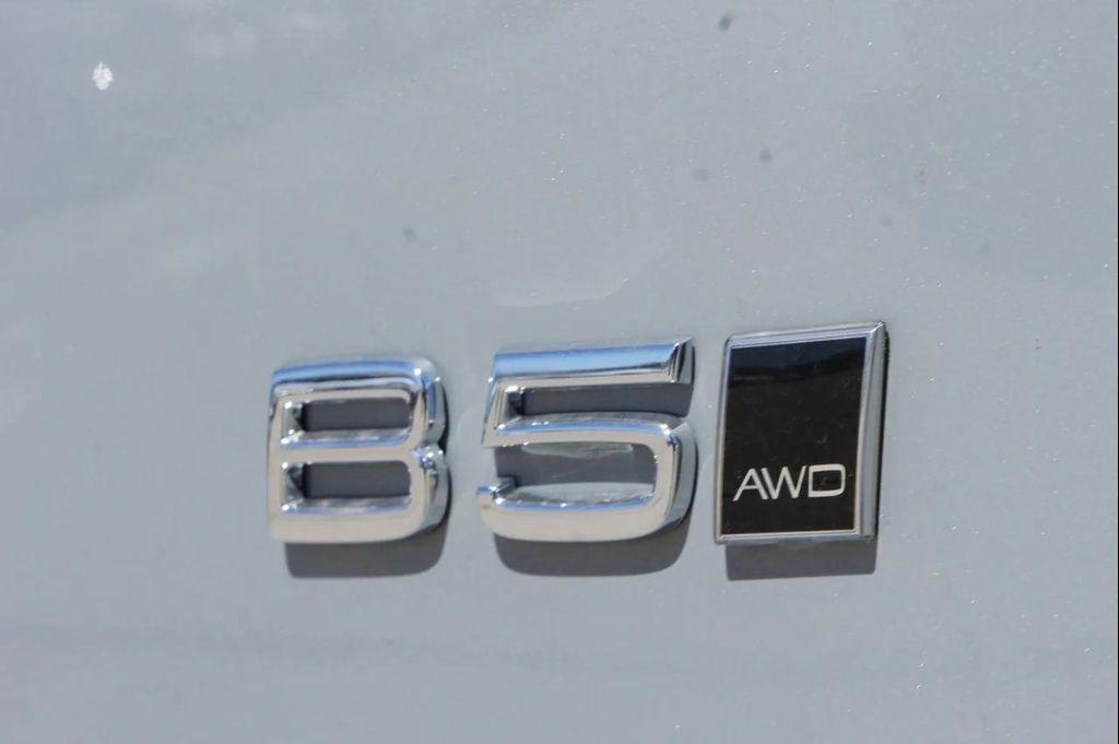 new 2025 Volvo XC40 car, priced at $46,035