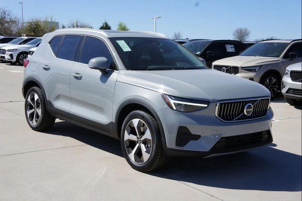 new 2025 Volvo XC40 car, priced at $46,035