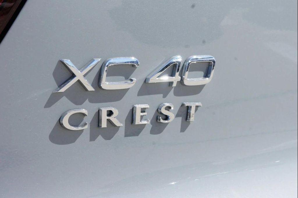 new 2025 Volvo XC40 car, priced at $46,035