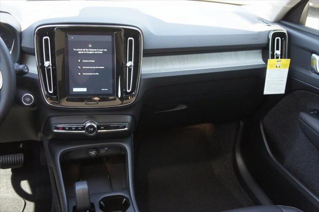 new 2025 Volvo XC40 car, priced at $46,035