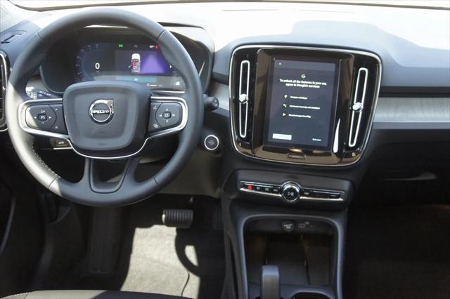 new 2025 Volvo XC40 car, priced at $46,035
