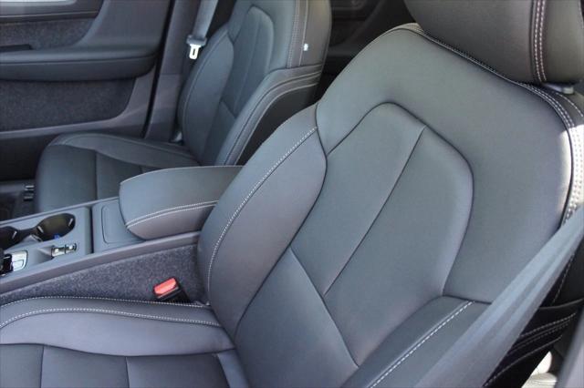 new 2025 Volvo XC40 car, priced at $46,035