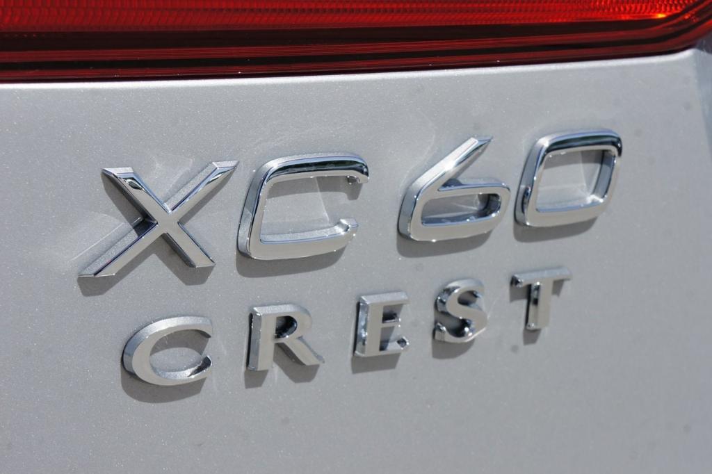 new 2025 Volvo XC60 car, priced at $54,335