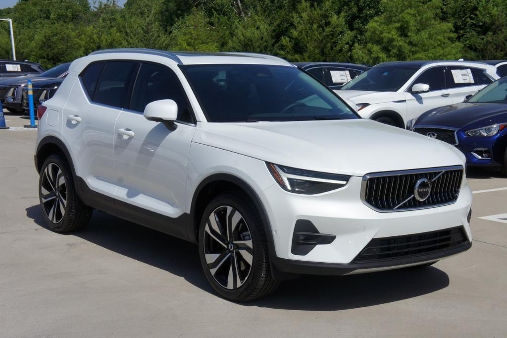 new 2025 Volvo XC40 car, priced at $48,790