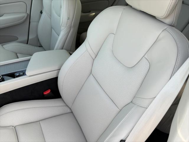 new 2025 Volvo XC60 car, priced at $60,660