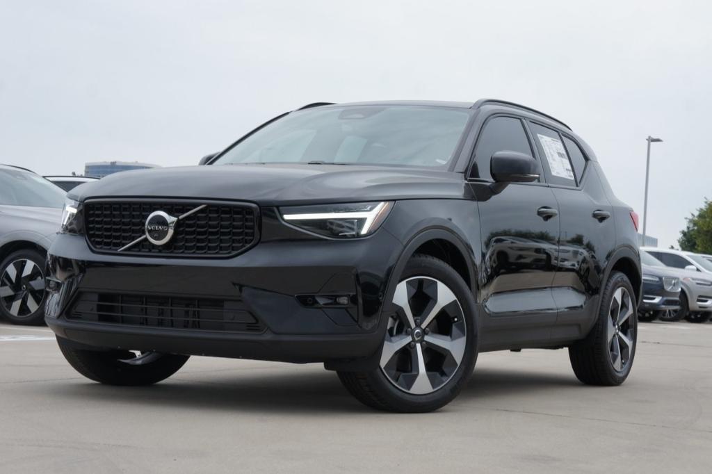 new 2025 Volvo XC40 car, priced at $48,315