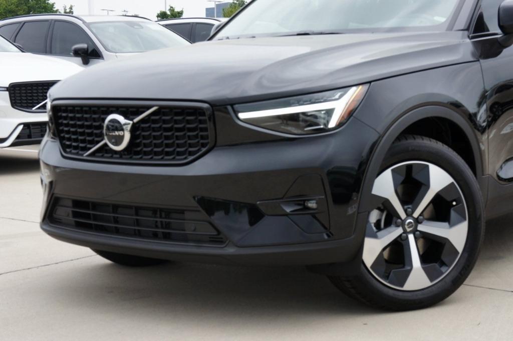 new 2025 Volvo XC40 car, priced at $48,315