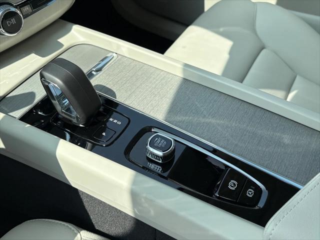 new 2025 Volvo XC60 Plug-In Hybrid car, priced at $67,060