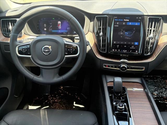 used 2023 Volvo XC60 car, priced at $39,725