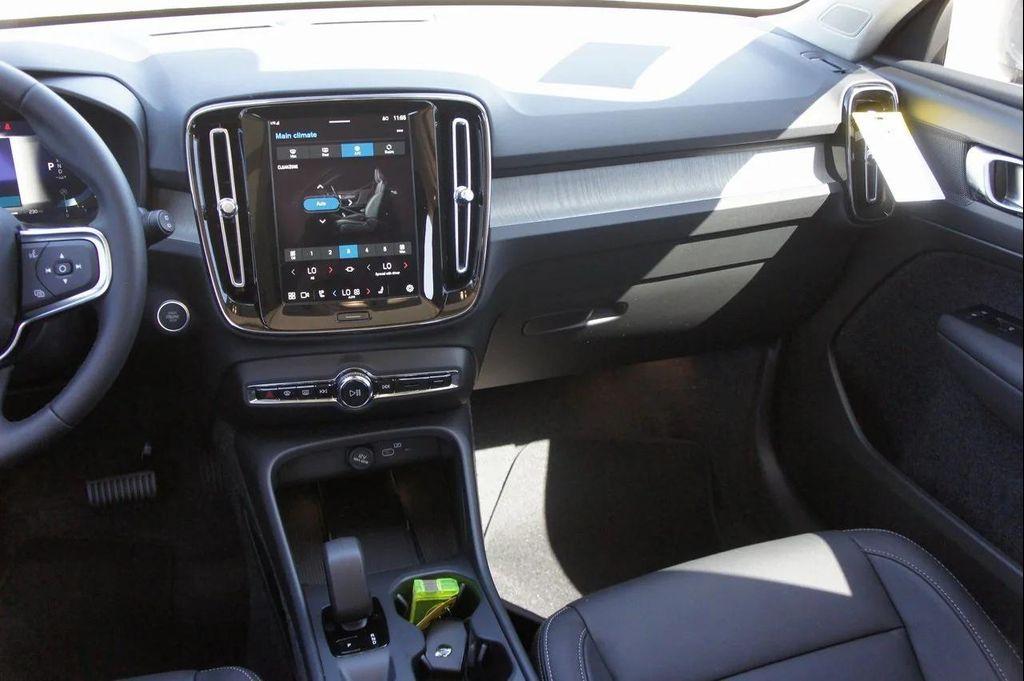 new 2025 Volvo XC40 car, priced at $46,035