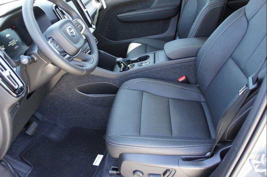 new 2025 Volvo XC40 car, priced at $46,035