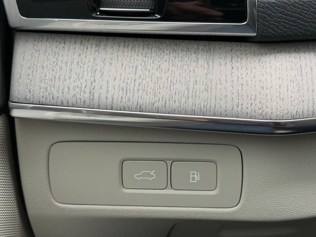 new 2025 Volvo XC90 Plug-In Hybrid car, priced at $72,927