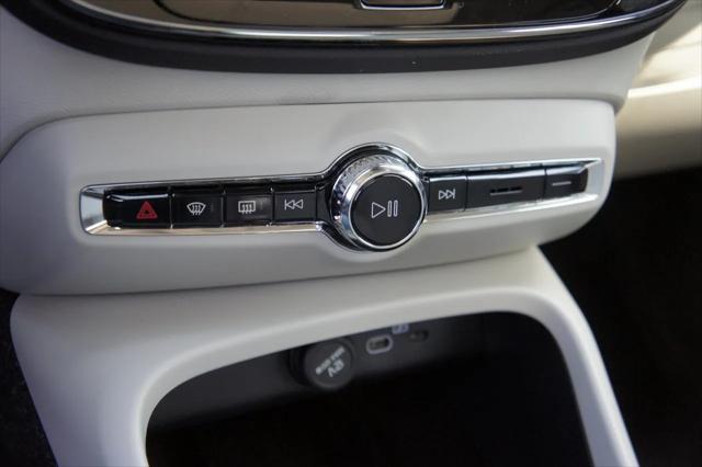 new 2025 Volvo XC40 car, priced at $51,015