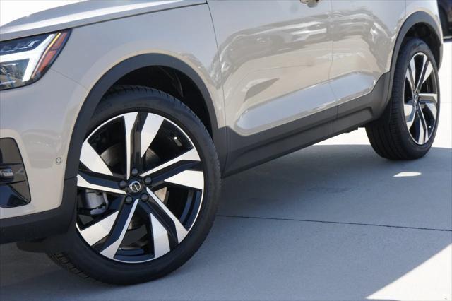 new 2025 Volvo XC40 car, priced at $51,015