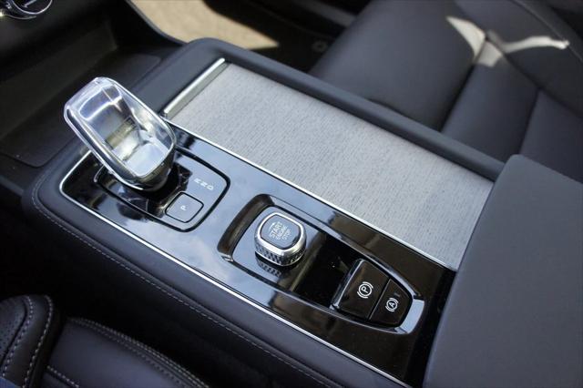 new 2025 Volvo XC90 Plug-In Hybrid car, priced at $82,405