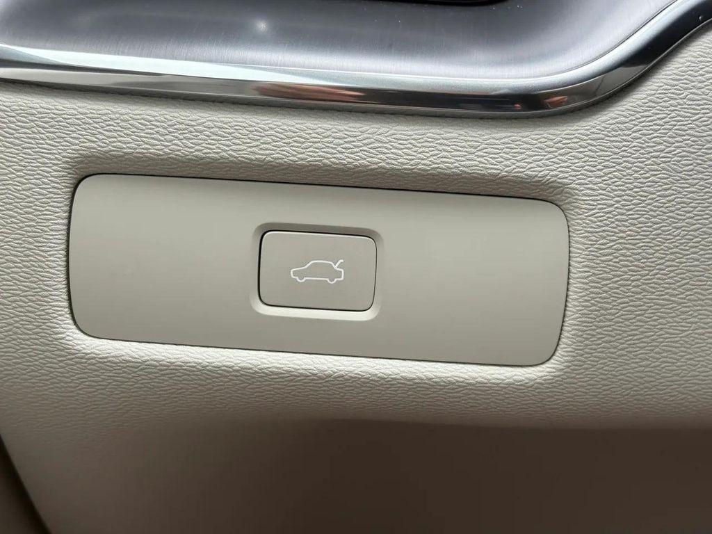 new 2025 Volvo XC60 car, priced at $50,710