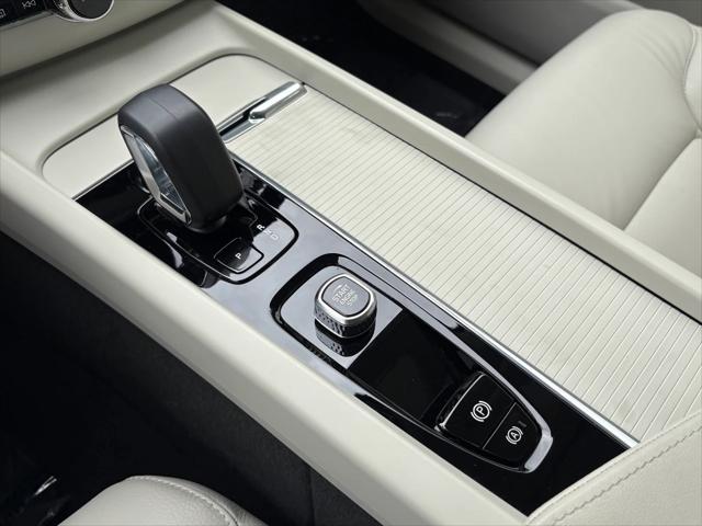 new 2025 Volvo XC60 car, priced at $45,710