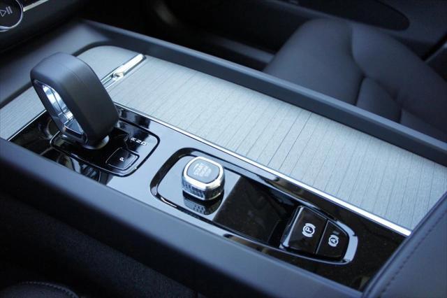 new 2025 Volvo XC60 car, priced at $55,360