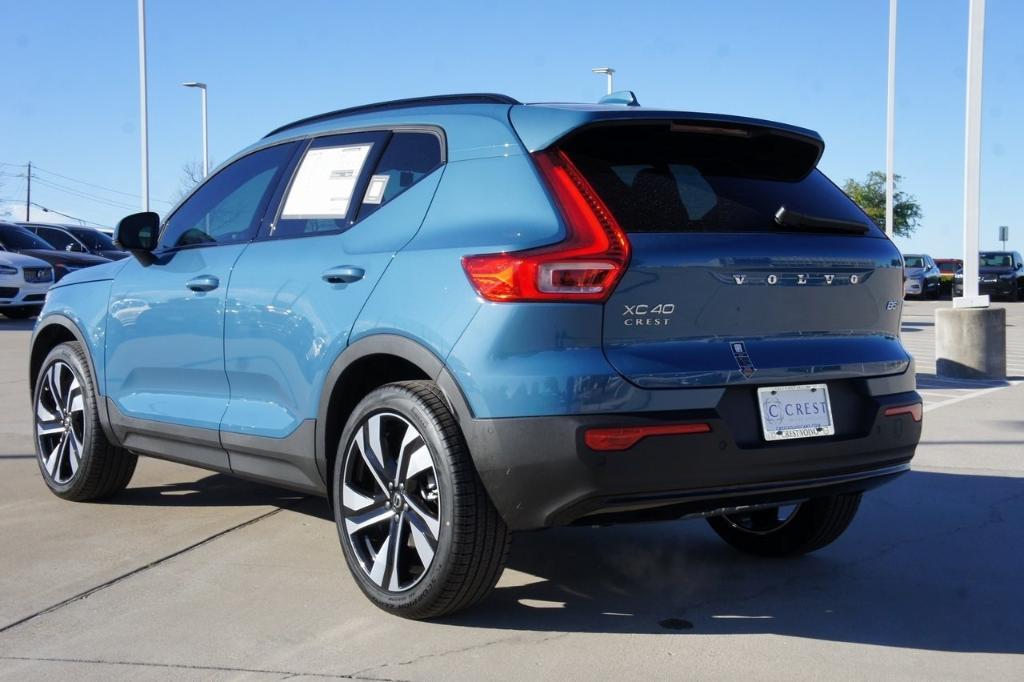 new 2024 Volvo XC40 car, priced at $49,595