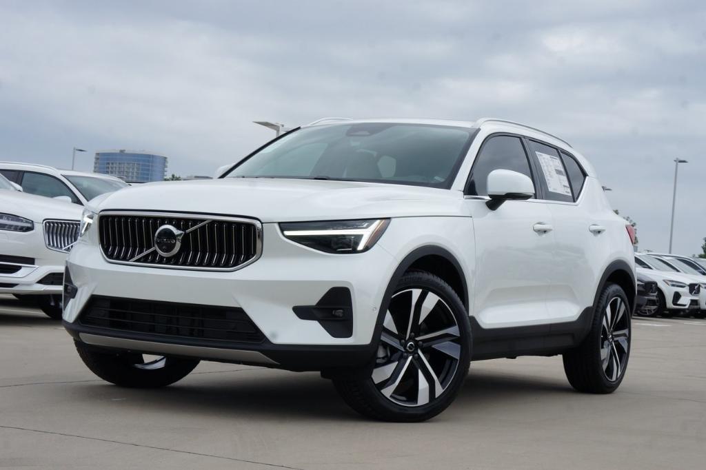 new 2025 Volvo XC40 car, priced at $51,765