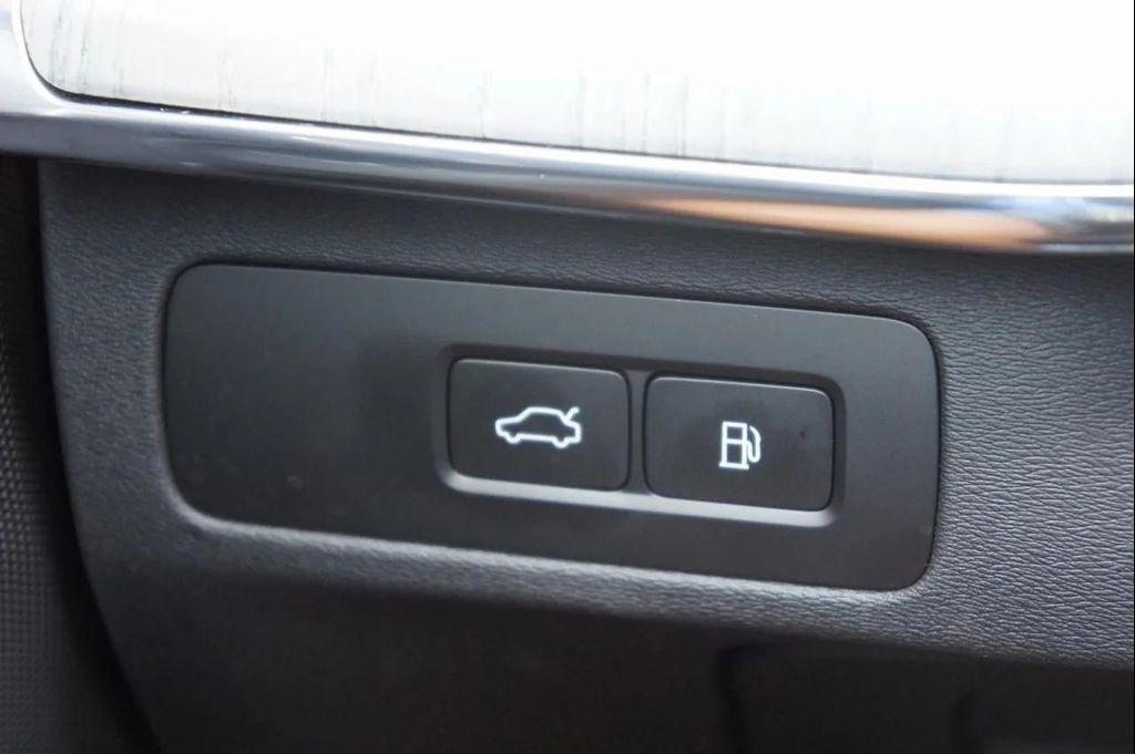 new 2025 Volvo XC90 Plug-In Hybrid car, priced at $82,405