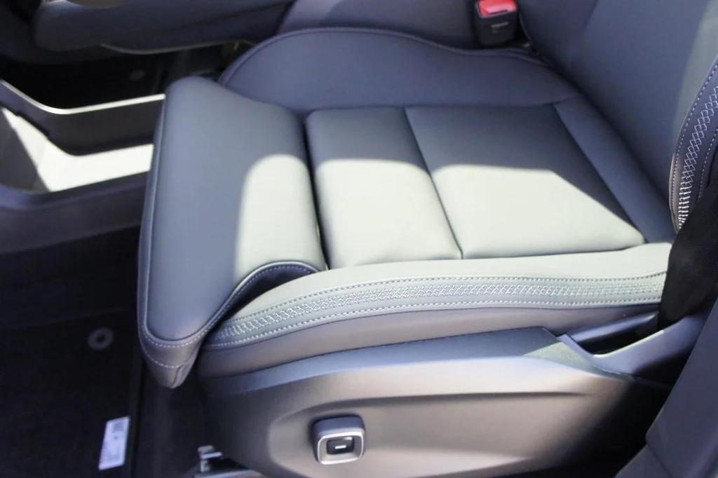 new 2025 Volvo EX90 car, priced at $85,640