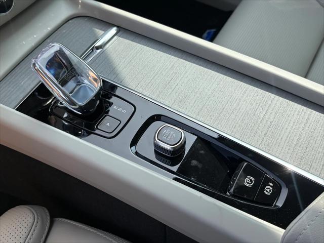new 2025 Volvo XC60 car, priced at $66,935