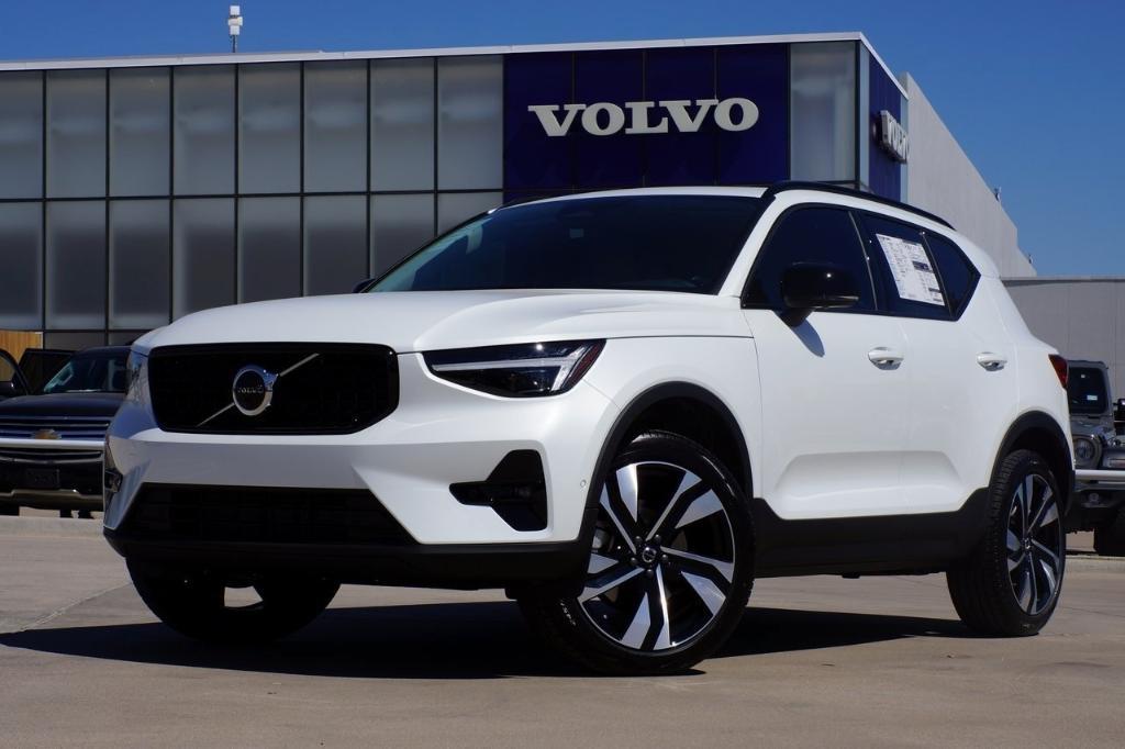 new 2024 Volvo XC40 car, priced at $49,920